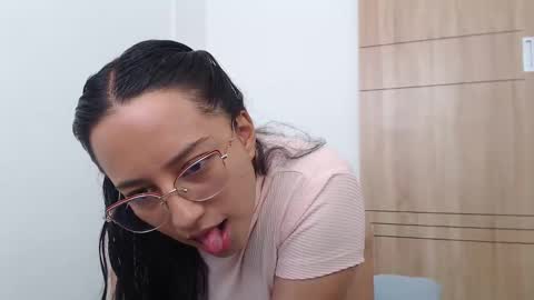 Laura online show from February 24, 7:19 pm
