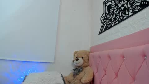Snapshot of sweet_aslhey chatting on December 11, 12:23 pm Ashley online show from December 11, 12:23 pm