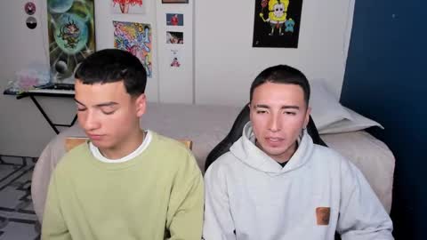Snapshot of sweet_boys_xx chatting on December 12, 4:32 pm CristianBrayan PVT OPEN online show from December 12, 4:32 pm