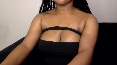 Snapshot of sweet_couples5 chatting on January 16, 10:21 am cutie cam0 online show from January 16, 10:21 am