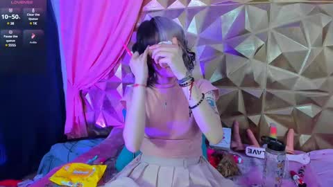 Snapshot of sweet_emmili chatting on March 3, 12:17 pm emmili online show from March 3, 12:17 pm