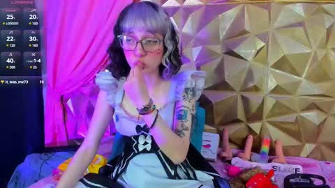 Snapshot of sweet_emmili chatting on February 28, 3:37 pm emmili online show from February 28, 3:37 pm