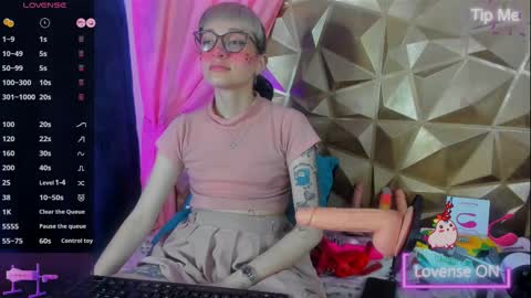 Snapshot of sweet_emmili chatting on September 12, 12:51 pm emmili online show from September 12, 12:51 pm