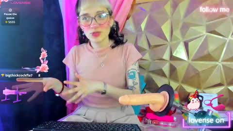 Snapshot of sweet_emmili chatting on September 16, 12:40 pm emmili online show from September 16, 12:40 pm