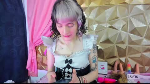 Snapshot of sweet_emmili chatting on January 28, 12:11 pm emmili online show from January 28, 12:11 pm