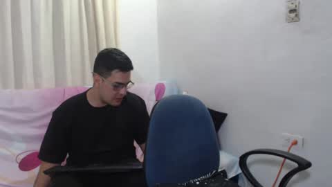 Snapshot of sweet_fantasy_couple chatting on January 27, 3:26 am sweet_fantasy_couple online show from January 27, 3:26 am