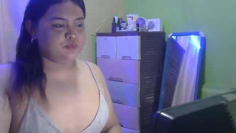 Snapshot of sweet_frex123 chatting on February 3, 9:08 am sweet_frex123 online show from February 3, 9:08 am