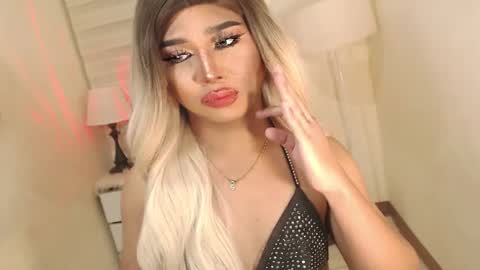 Snapshot of sweet_hoelly chatting on February 17, 11:11 pm Slutty Shannel online show from February 17, 11:11 pm