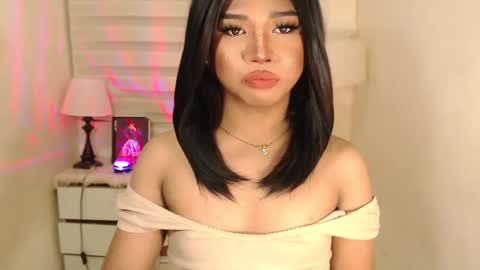 Snapshot of sweet_hoelly chatting on February 4, 3:36 pm Slutty Shannel online show from February 4, 3:36 pm