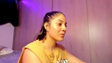 Snapshot of sweet_sara2 chatting on February 21, 12:27 am Sara online show from February 21, 12:27 am