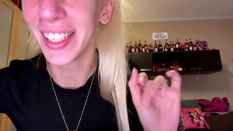 Snapshot of sweetblondye chatting on September 10, 3:46 pm MayaBlonde online show from September 10, 3:46 pm