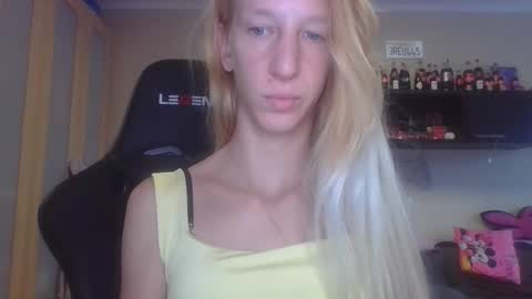Snapshot of sweetblondye chatting on September 16, 12:51 pm MayaBlonde online show from September 16, 12:51 pm