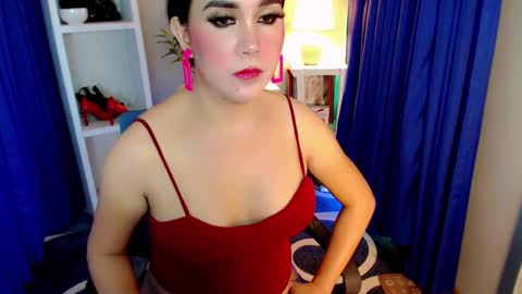 Snapshot of sweetladyapril chatting on February 18, 12:59 am dessiree online show from February 18, 12:59 am
