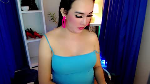 Snapshot of sweetladyapril chatting on February 23, 11:47 pm dessiree online show from February 23, 11:47 pm