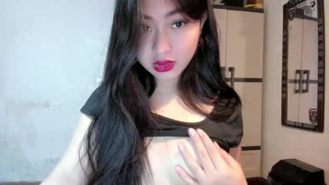 Snapshot of sweetlovepinay04 chatting on December 8, 7:11 pm Zoe online show from December 8, 7:11 pm
