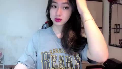 Snapshot of sweetlovepinay04 chatting on January 1, 8:37 pm Zoe online show from January 1, 8:37 pm