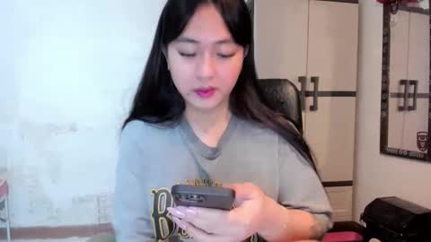 Snapshot of sweetlovepinay04 chatting on January 2, 10:01 pm Zoe online show from January 2, 10:01 pm