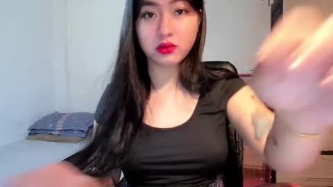 Snapshot of sweetlovepinay04 chatting on December 5, 6:59 am Zoe online show from December 5, 6:59 am