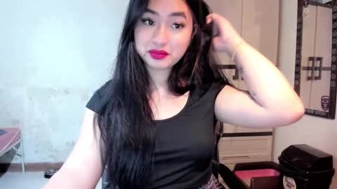 Snapshot of sweetlovepinay04 chatting on March 8, 12:33 am Zoe online show from March 8, 12:33 am