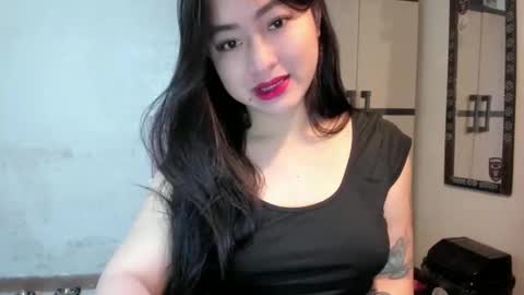 Snapshot of sweetlovepinay04 chatting on December 8, 4:07 pm Zoe online show from December 8, 4:07 pm