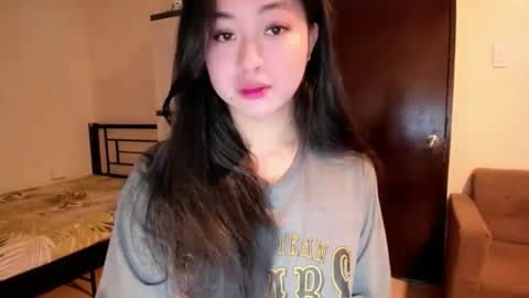 Snapshot of sweetlovepinay04 chatting on September 16, 5:43 am Zoe online show from September 16, 5:43 am