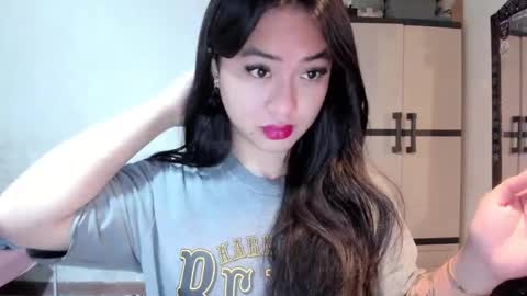 Snapshot of sweetlovepinay04 chatting on March 4, 10:27 pm Zoe online show from March 4, 10:27 pm
