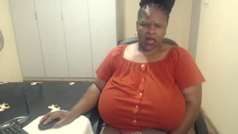 Snapshot of sweetnoziexxx chatting on February 17, 3:33 pm sweetnoziexxx online show from February 17, 3:33 pm