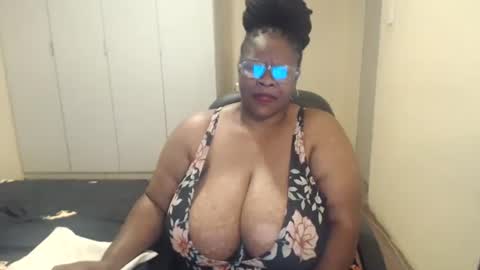 Snapshot of sweetnoziexxx chatting on February 21, 7:01 am sweetnoziexxx online show from February 21, 7:01 am