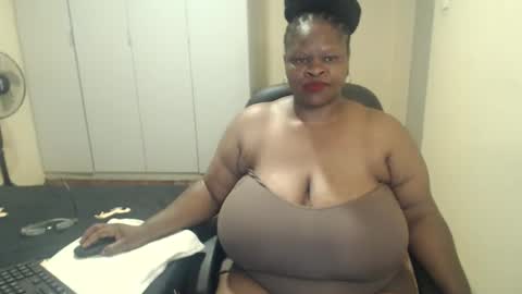 Snapshot of sweetnoziexxx chatting on February 4, 9:10 pm sweetnoziexxx online show from February 4, 9:10 pm