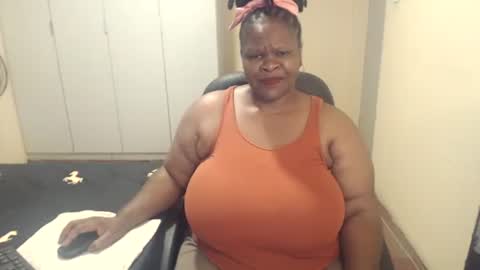 Snapshot of sweetnoziexxx chatting on February 13, 2:52 pm sweetnoziexxx online show from February 13, 2:52 pm