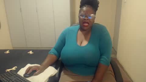 Snapshot of sweetnoziexxx chatting on February 18, 6:04 am sweetnoziexxx online show from February 18, 6:04 am