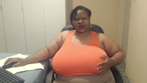 Snapshot of sweetnoziexxx chatting on September 17, 6:28 am sweetnoziexxx online show from September 17, 6:28 am
