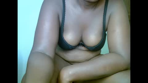 sweetrenne online show from February 24, 4:49 am
