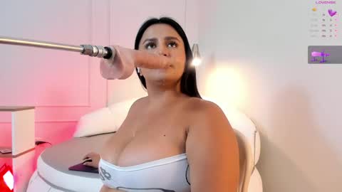 Snapshot of sweett_katty_ chatting on March 11, 11:37 pm 1430 - 22-00 online show from March 11, 11:37 pm