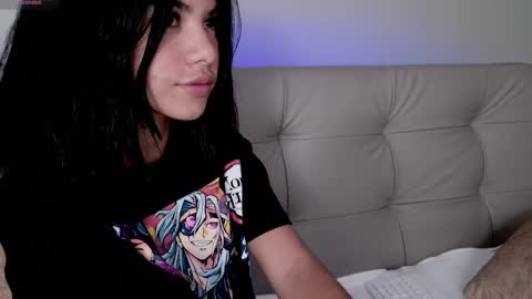 Snapshot of sweett_petite chatting on February 11, 4:24 pm online show from February 11, 4:24 pm