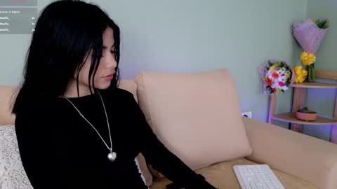Snapshot of sweett_petite chatting on March 4, 5:03 pm online show from March 4, 5:03 pm