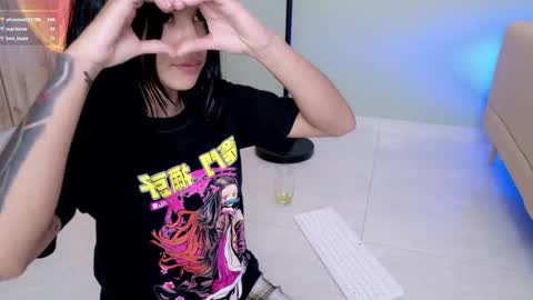 Snapshot of sweett_petite chatting on March 7, 11:05 pm online show from March 7, 11:05 pm