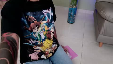 Snapshot of sweett_petite chatting on February 22, 11:57 pm online show from February 22, 11:57 pm