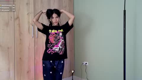Snapshot of sweett_petite chatting on March 1, 11:26 pm online show from March 1, 11:26 pm