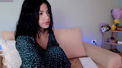 Snapshot of sweett_petite chatting on March 8, 4:50 pm online show from March 8, 4:50 pm