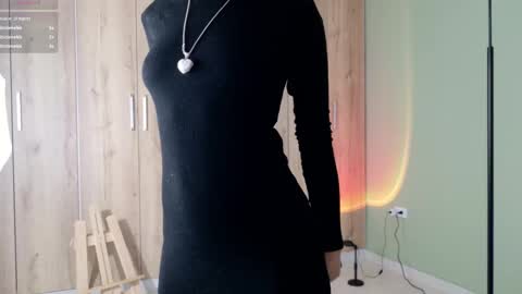 Snapshot of sweett_petite chatting on March 4, 9:22 pm online show from March 4, 9:22 pm