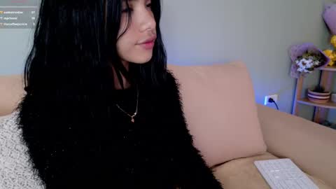 Snapshot of sweett_petite chatting on March 11, 7:58 pm online show from March 11, 7:58 pm
