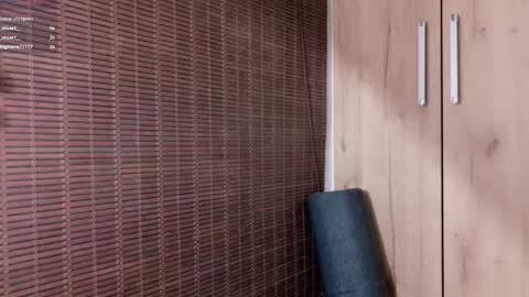 Snapshot of sweett_petite chatting on February 15, 11:14 pm online show from February 15, 11:14 pm