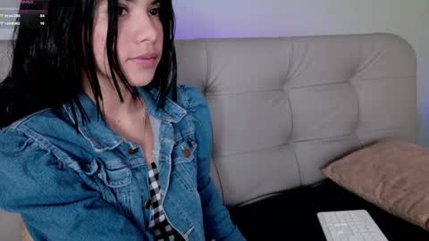 Snapshot of sweett_petite chatting on February 18, 8:03 pm online show from February 18, 8:03 pm