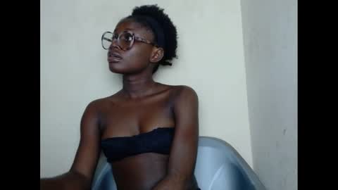 sweetxsucker online show from March 6, 1:05 am