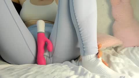 Mia online show from February 4, 1:12 am
