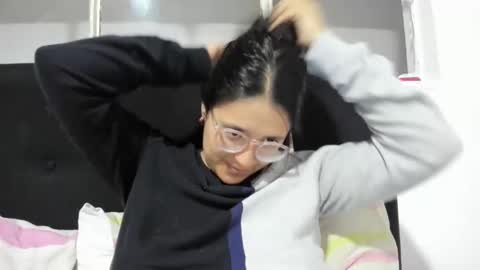 sweetyypeach online show from January 17, 6:15 am