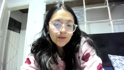 sweetyypeach online show from January 4, 3:50 am