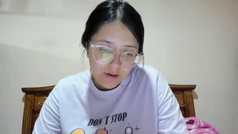 sweetyypeach online show from January 13, 3:01 am