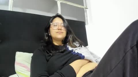 sweetyypeach online show from January 15, 6:22 am